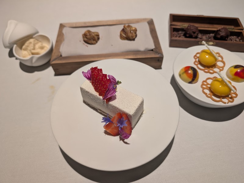 Glasswing Restaurant by Alexandru Simon